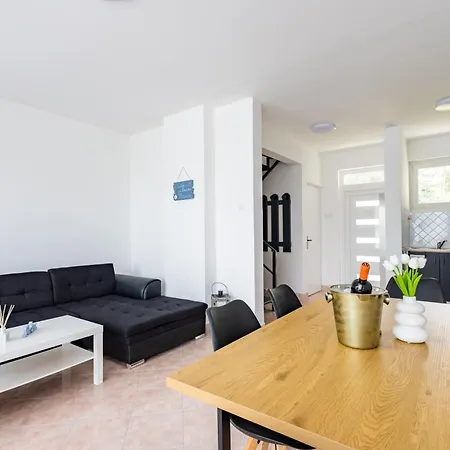 Balaton A Kertben - Balaton In The Garden - Beachfront With Beautiful View, Private Holiday home