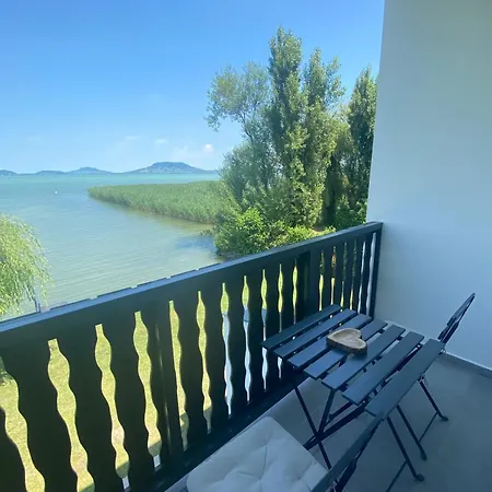 Tatil Evi Balaton A Kertben - Balaton In The Garden - Beachfront With Beautiful View, Private Balatonfenyves
