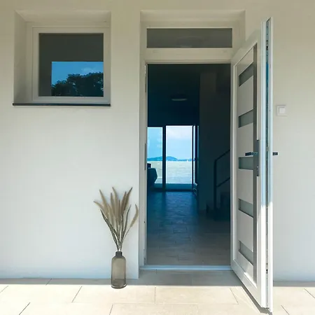 Holiday home Balaton A Kertben - Balaton In The Garden - Beachfront With Beautiful View, Private Balatonfenyves