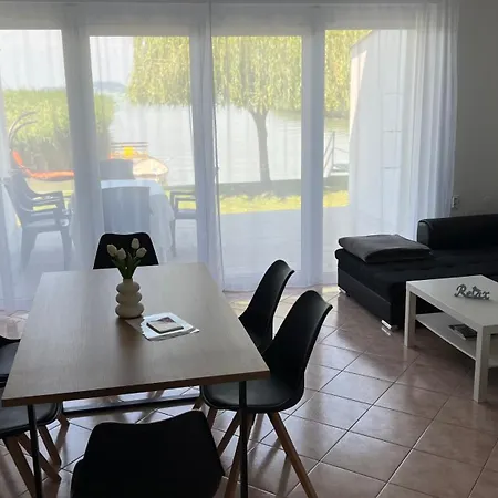 Сasa de vacaciones Balaton A Kertben - Közvetlen Vízparti Apartmanok, Csodálatos Panorámával Balatonfenyves