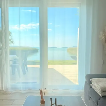 Tatil Evi Balaton A Kertben - Balaton In The Garden - Beachfront With Beautiful View, Private *