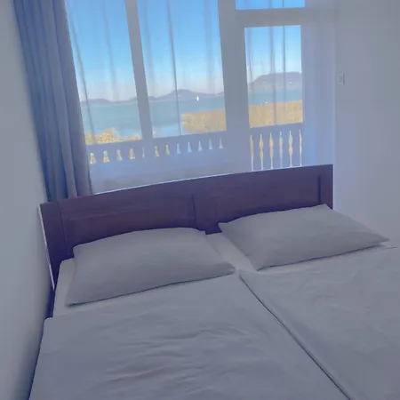 Balaton A Kertben - Balaton In The Garden - Beachfront With Beautiful View, Private Feriehus Balatonfenyves