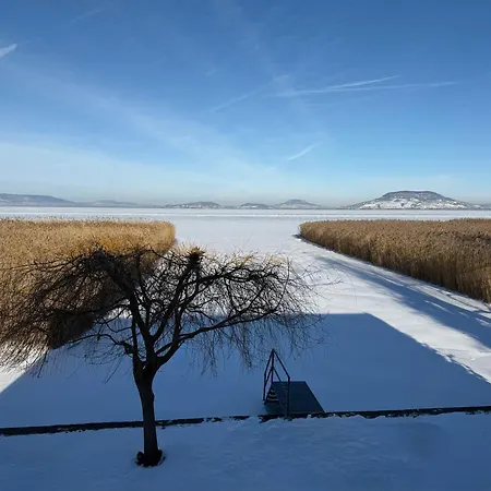 Balaton A Kertben - Balaton In The Garden - Beachfront With Beautiful View, Private Tatil Evi