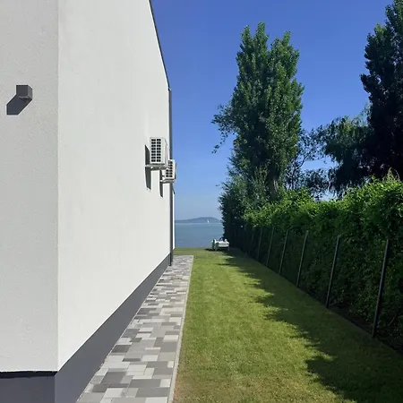 Prázdninový dům Balaton A Kertben - Balaton In The Garden - Beachfront With Beautiful View, Private Balatonfenyves