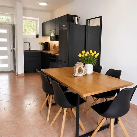 Σπίτι διακοπών Balaton A Kertben - Balaton In The Garden - Beachfront With Beautiful View, Private Balatonfenyves